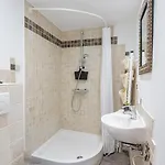 The Carob Tree - Rustic Luxury With Access To Pool And Restaurant Feriehus Larnaca