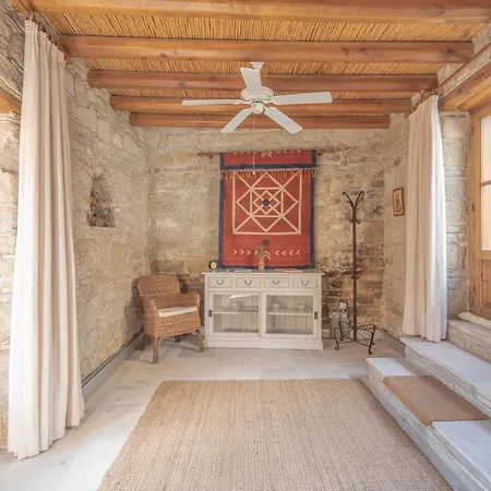 The Carob Tree - Rustic Luxury With Access To Pool And Restaurant * לרנקה