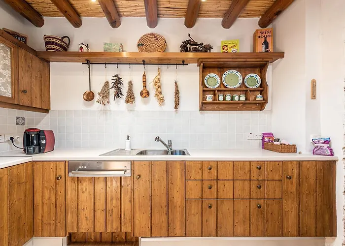 The Carob Tree - Rustic Luxury With Access To Pool And Restaurant Larnaca