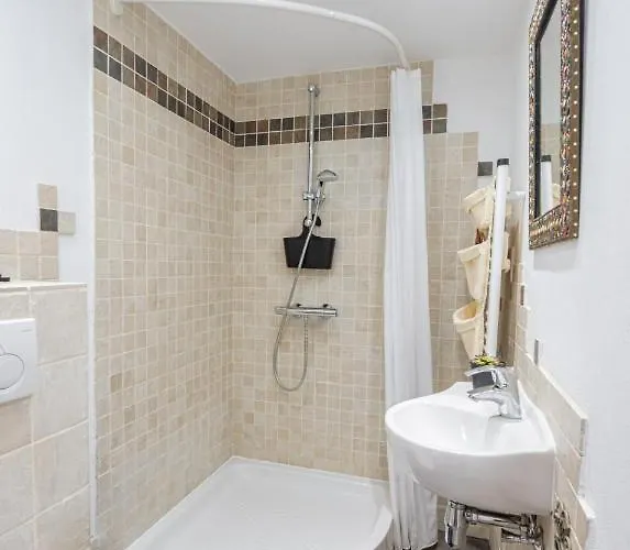 The Carob Tree - Rustic Luxury With Access To Pool And Restaurant בית נופש לרנקה