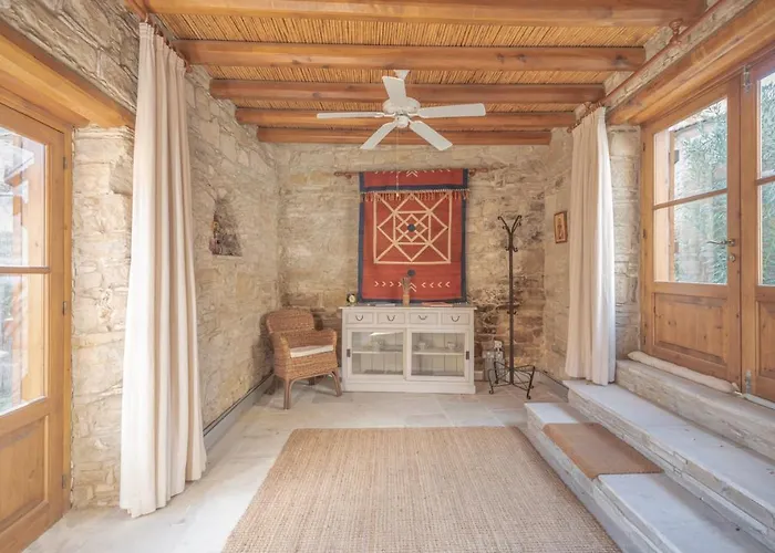 The Carob Tree - Rustic Luxury With Access To Pool And Restaurant * לרנקה