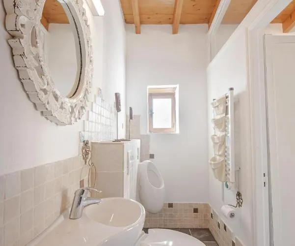 Holiday home The Carob Tree - Rustic Luxury With Access To Pool And Restaurant