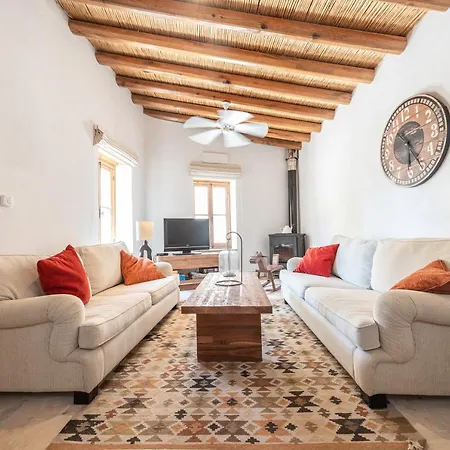 The Carob Tree - Rustic Luxury With Access To Pool And Restaurant *