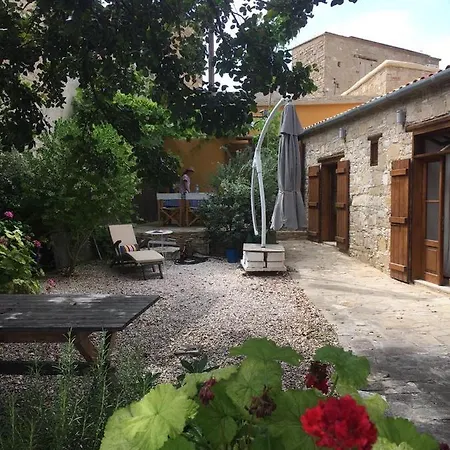 The Carob Tree - Rustic Luxury With Access To Pool And Restaurant Lárnaka