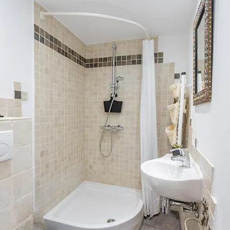 The Carob Tree - Rustic Luxury With Access To Pool And Restaurant Vakantiehuis Larnaca