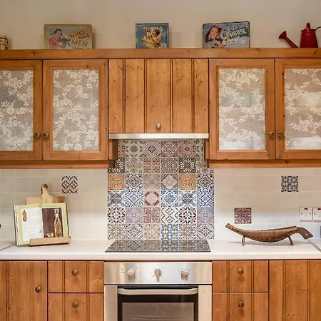 Nyaraló The Carob Tree - Rustic Luxury With Access To Pool And Restaurant *