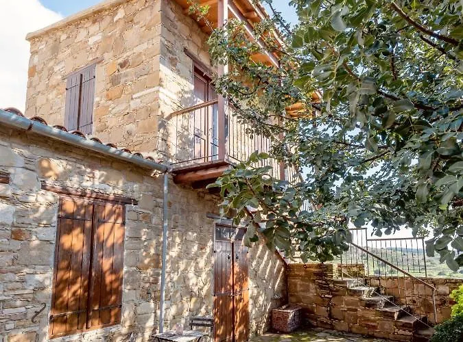 The Carob Tree - Rustic Luxury With Access To Pool And Restaurant Casa vacanze Larnaca