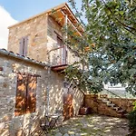 The Carob Tree - Rustic Luxury With Access To Pool And Restaurant Ferienhaus Larnaka