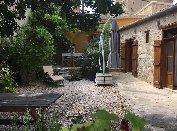 The Carob Tree - Rustic Luxury With Access To Pool And Restaurant Larnaca